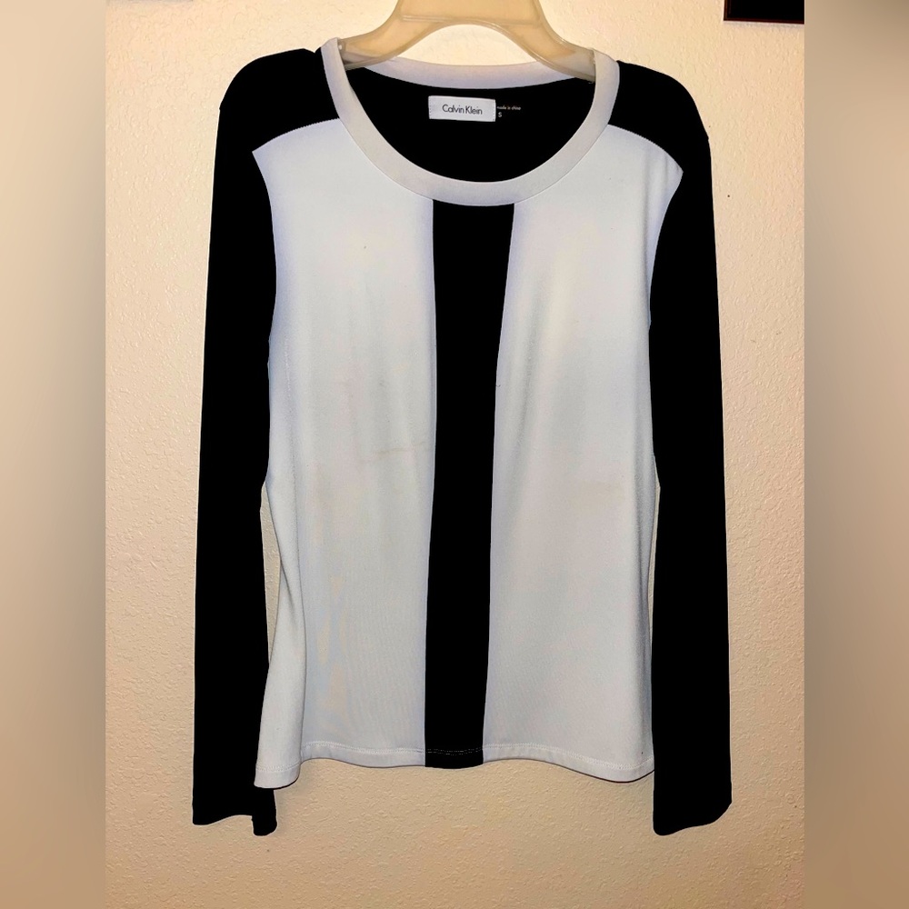 Long sleeve blouse. Black and white. Formal or casual wear. Perfect condition.